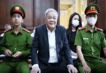 Ông Trần Quí Thanh và 2 con gái đã có mặt tại tòa