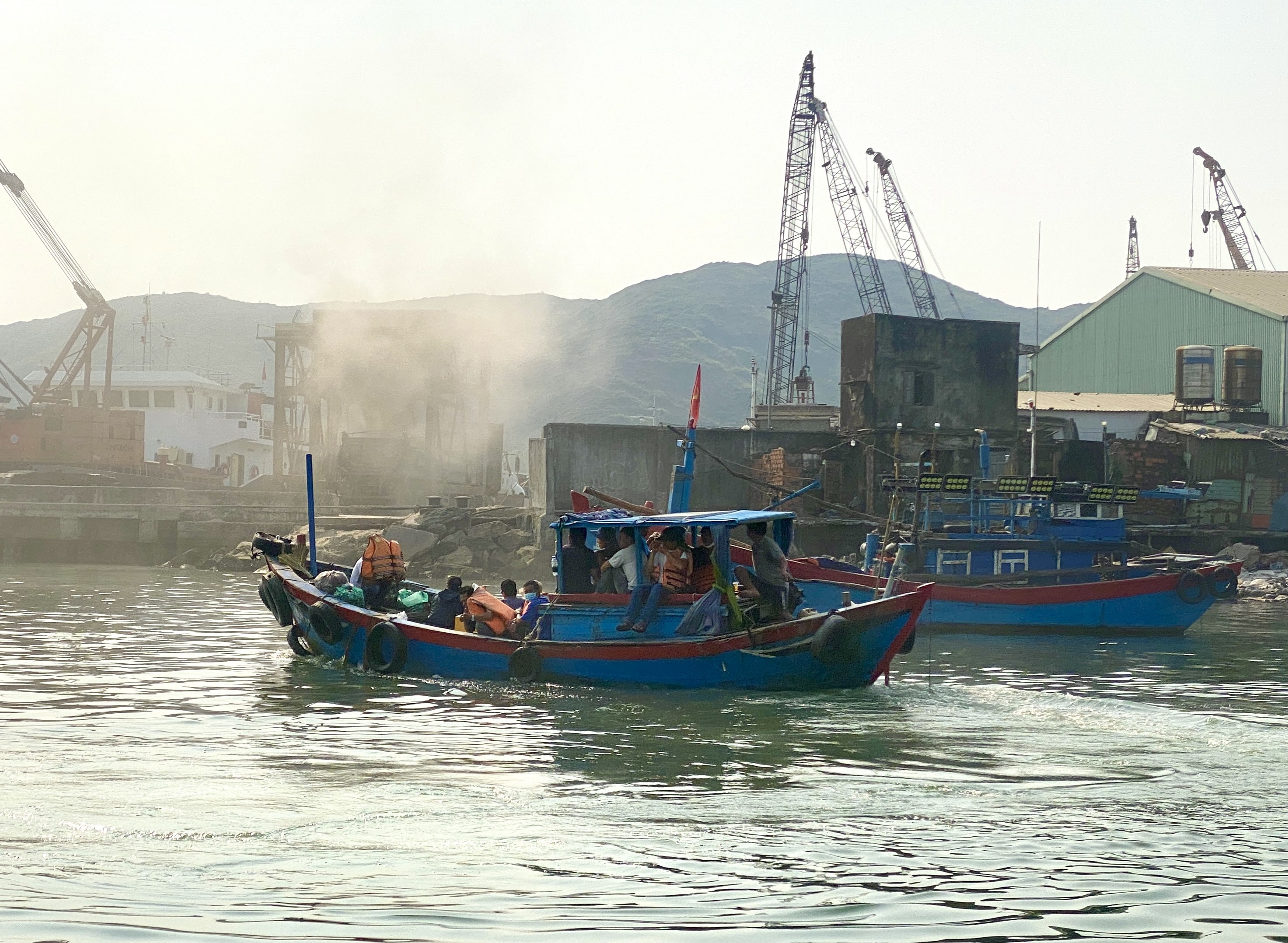 Bình Định: Cấm tàu chưa đăng kiểm hoạt động, hàng ngàn người dân gặp khó