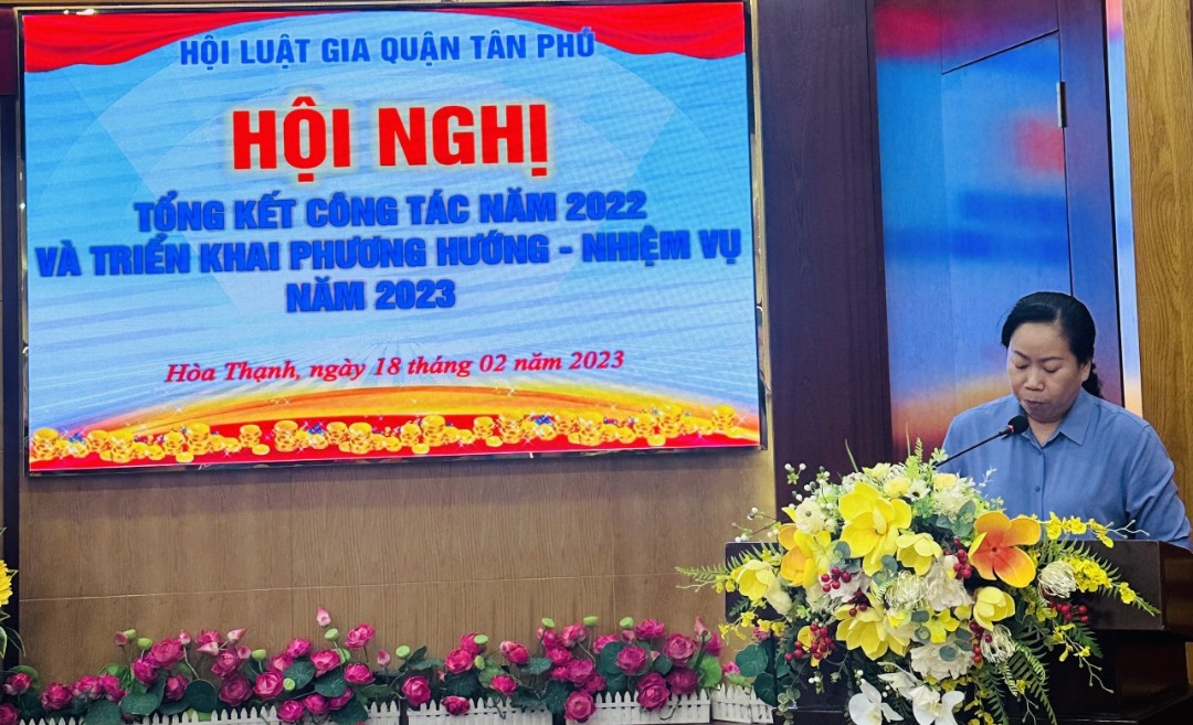 Bà Trịnh Thị Mai Trinh – Phó Chủ tịch quận Tân Phú phát biểu tại hội nghị