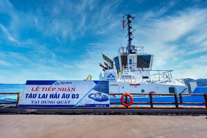 Công ty Thép Hòa Phát Dung Quất tiếp nhận tàu lai đầu tiên của Hà Lan
