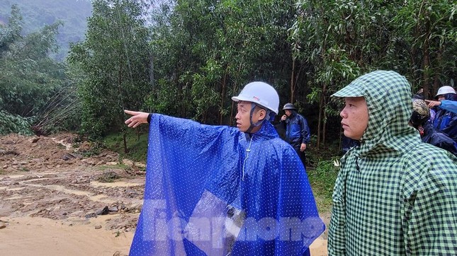 Nghe nhiều tiếng động lớn trước khi núi lở vùi lấp đi mọi thứ tại Quãng Ngãi